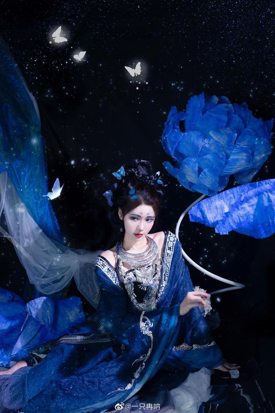 极致美感：一只冉呐旗袍高跟的完美图片