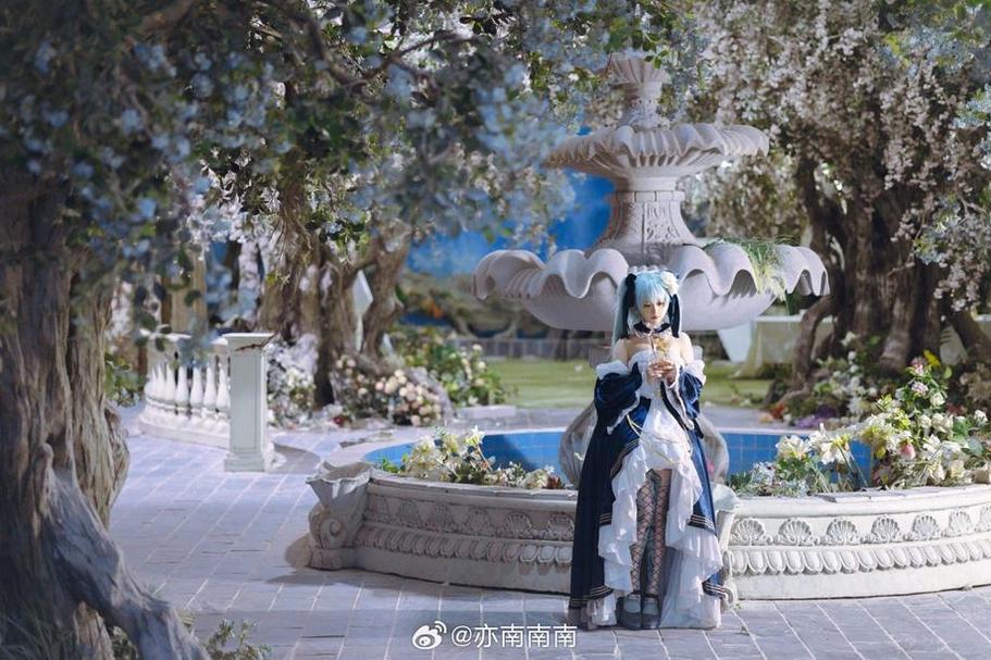 定制亦南南南cos美图，打造属于自己的二次元梦想