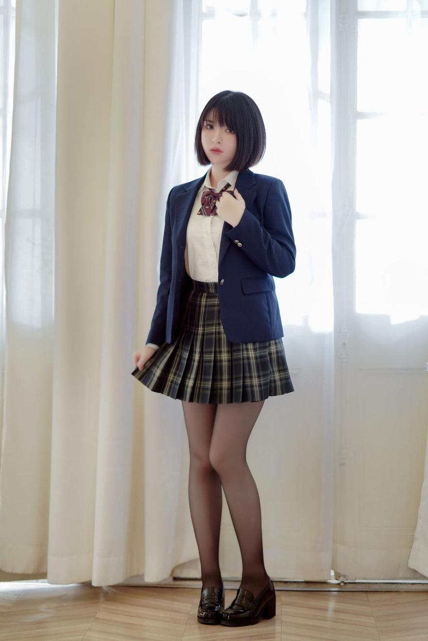 半半子免费资源2021年10月，最热门的cos作品图包，满足你对二次元的所有幻想。