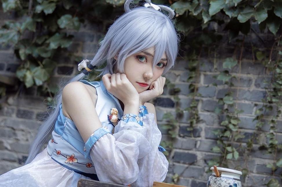 南桃momoko红色玫瑰的美图完美展现