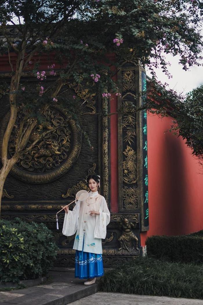这个世界需要更多美！coser如月灰微博为你呈现全新美图