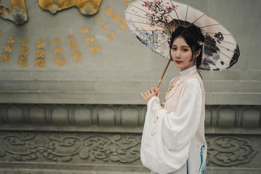 如月灰cos美图：真实还原的代表性角色扮演