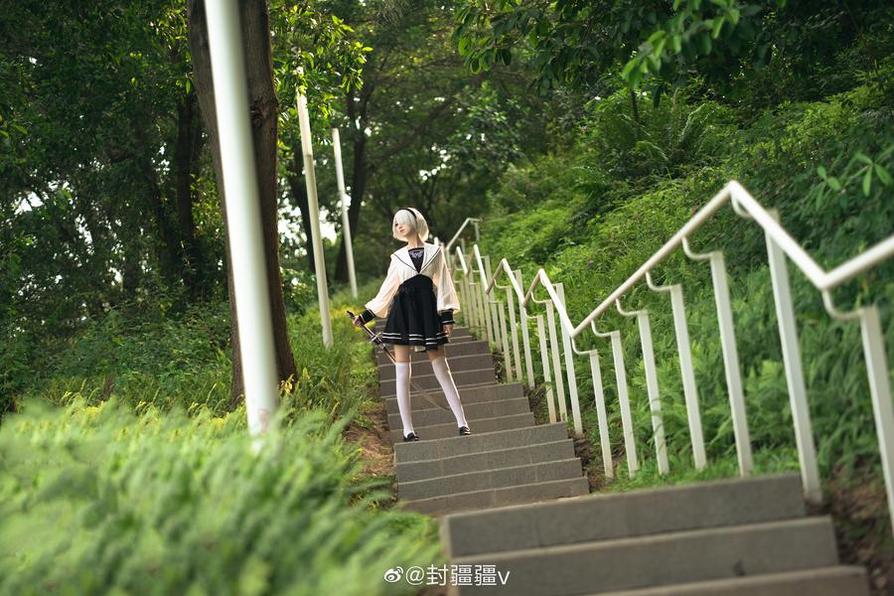 封疆疆cos埃姆登更新：最新一期cos作品来袭，不容错过