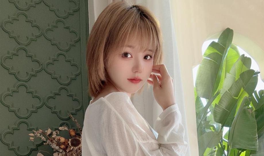 完美表现小仓千代w有点不对劲的巫女！欣赏这组唯美照片