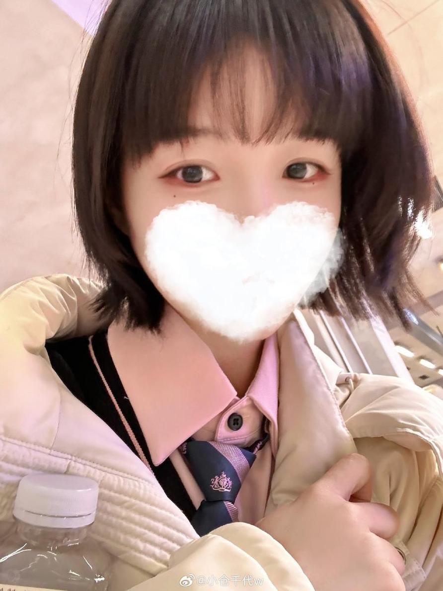 小仓千代蓝鸟cos霓虹灯造型，带你进入一个闪闪发光的世界