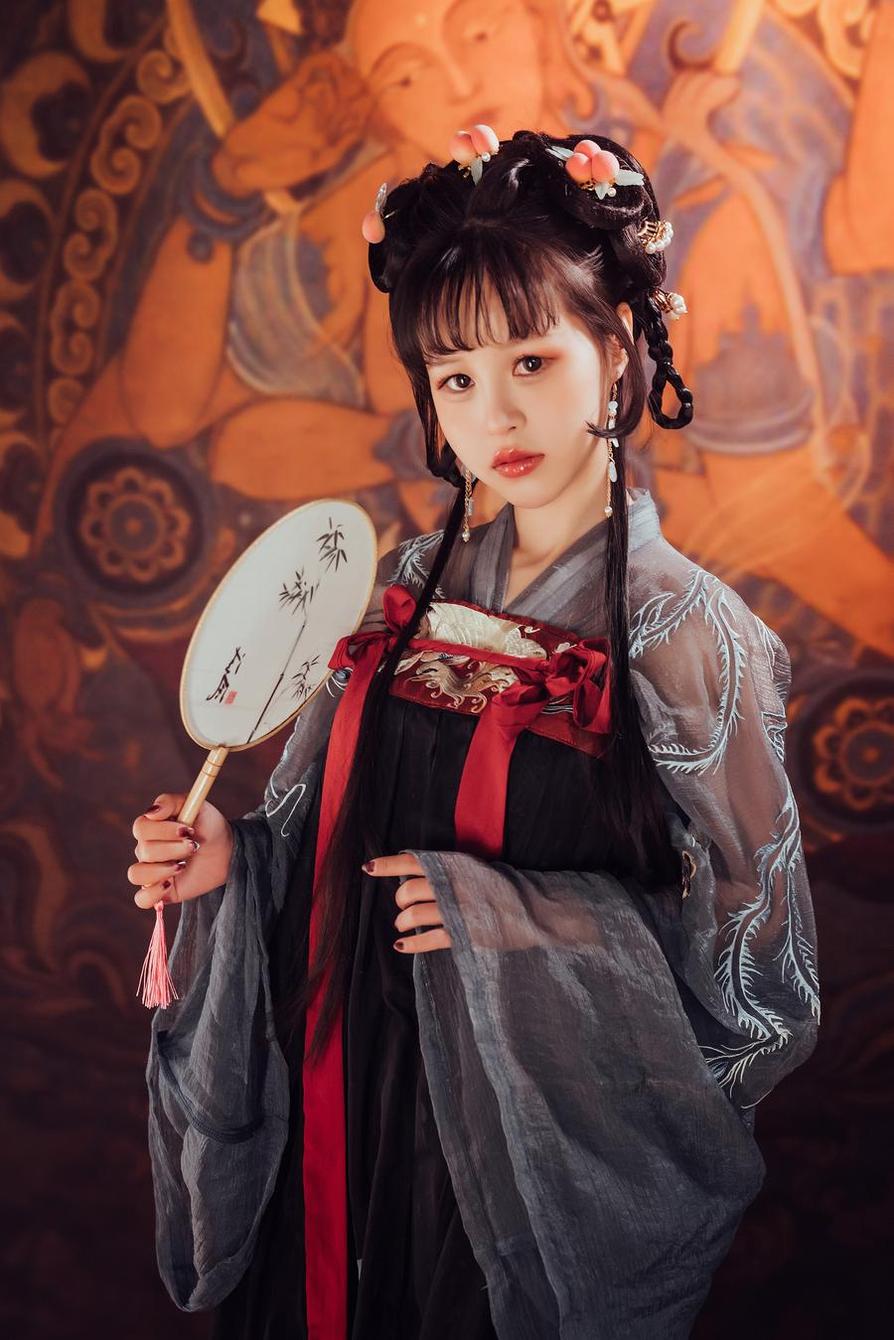 一次分享，让你拥有多款cos合集，晕崽存图最棒