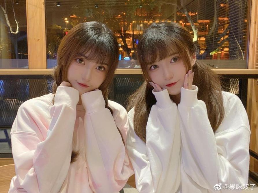 真实还原游戏角色，果哝双子个人资料完全解析cosplay的精髓