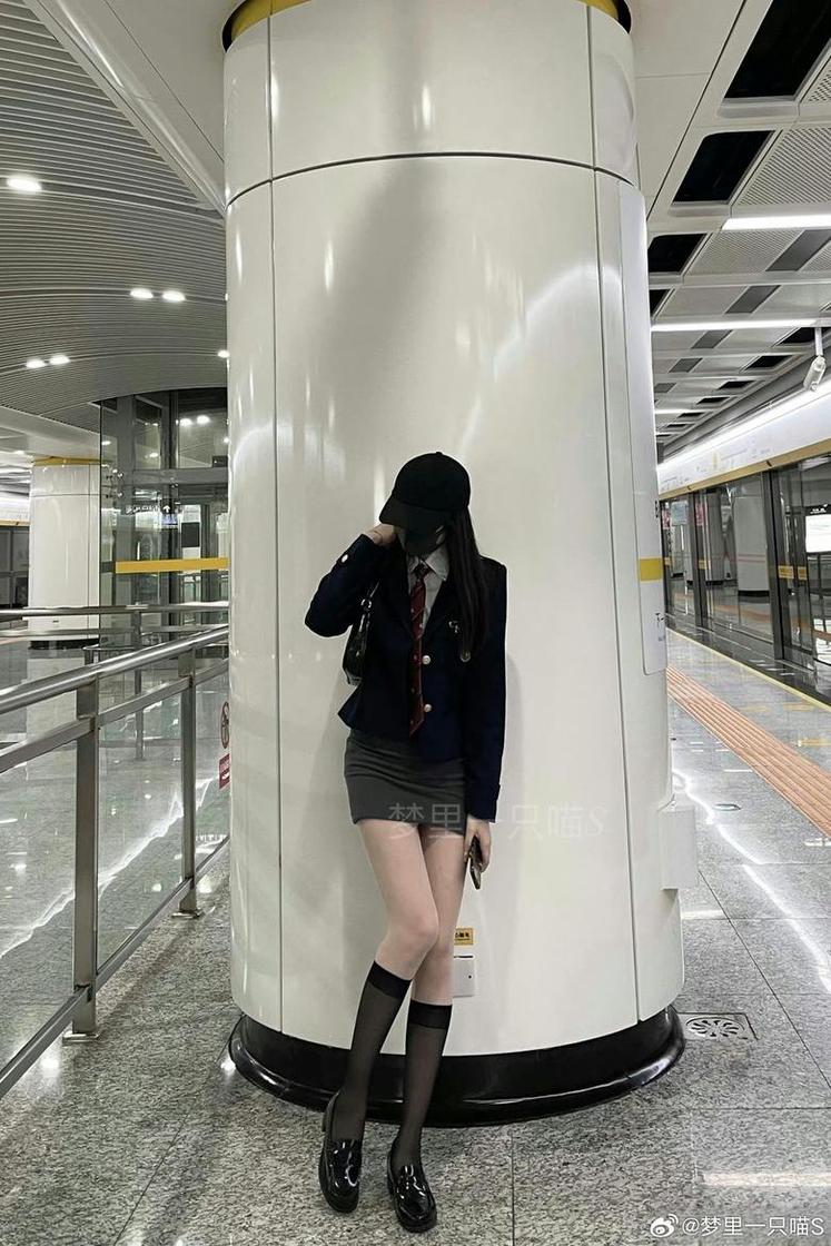 梦里一只喵朋友圈：图片图包，与你分享猫咪的日常