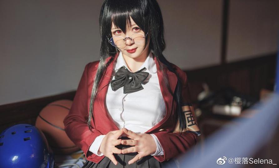 纯净不失霸气！樱落酱W套图更新了~
