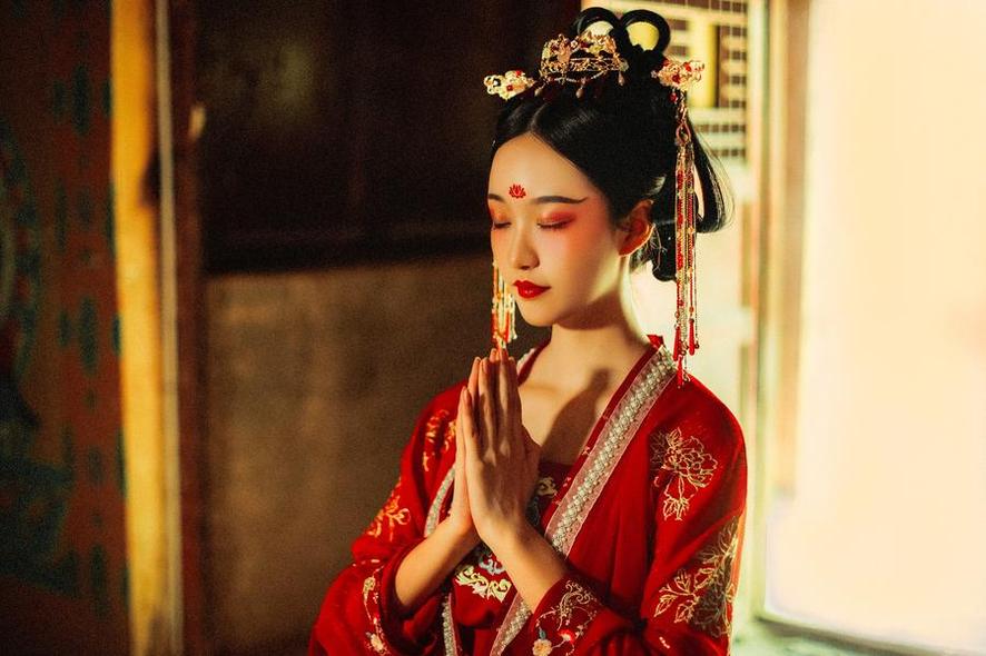 沧霁桔梗cos狐狸：柔美玉容，神秘诱惑图包分享
