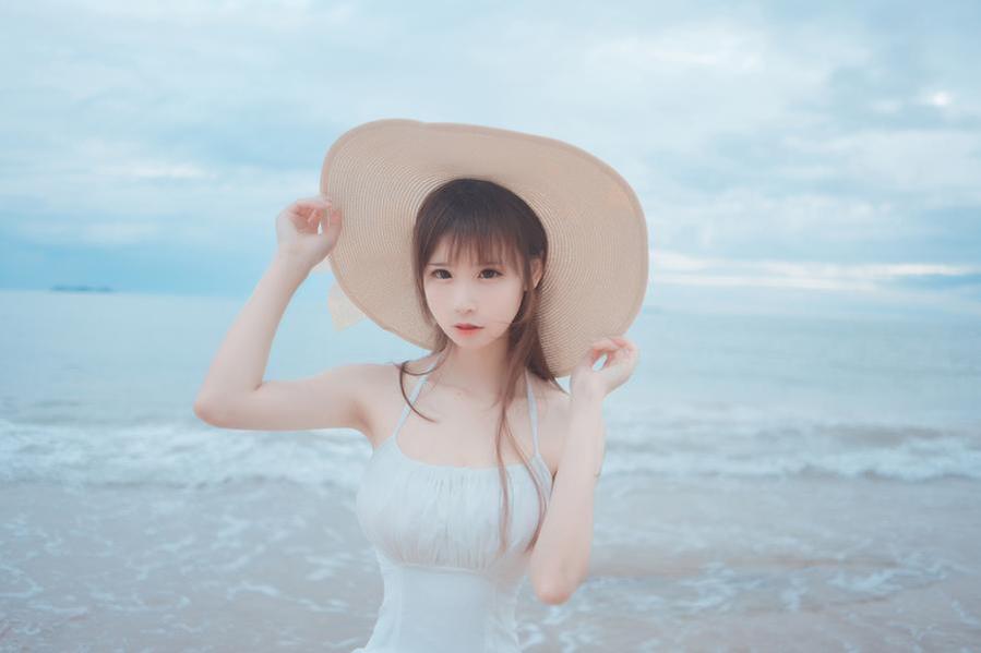 爱老师phd汤的Cos合集：精致服装搭配，演绎多重魅力人格。