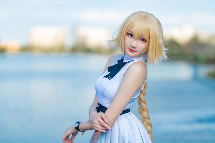 瓜希酱艾米莉亚的最新cosplay，为你呈现最佳视觉享受。
