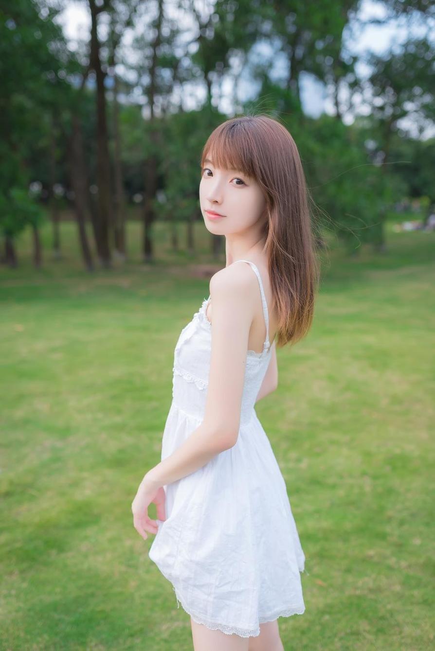 “祖木子百度百科”美图分享：清新自然的魅力女孩