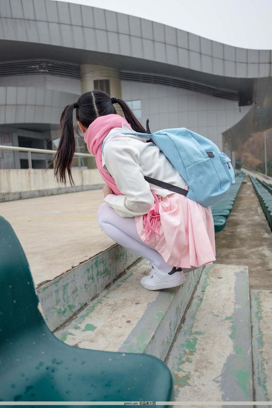 看过这套阿诺不是施瓦辛戈夏季校服的美图之后，简直不敢相信这是真实存在的