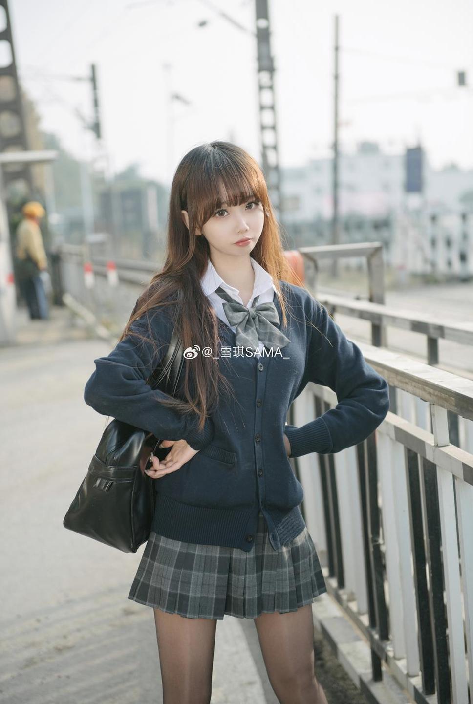 雪琪sama绑带：图包分享香艳女仆cos