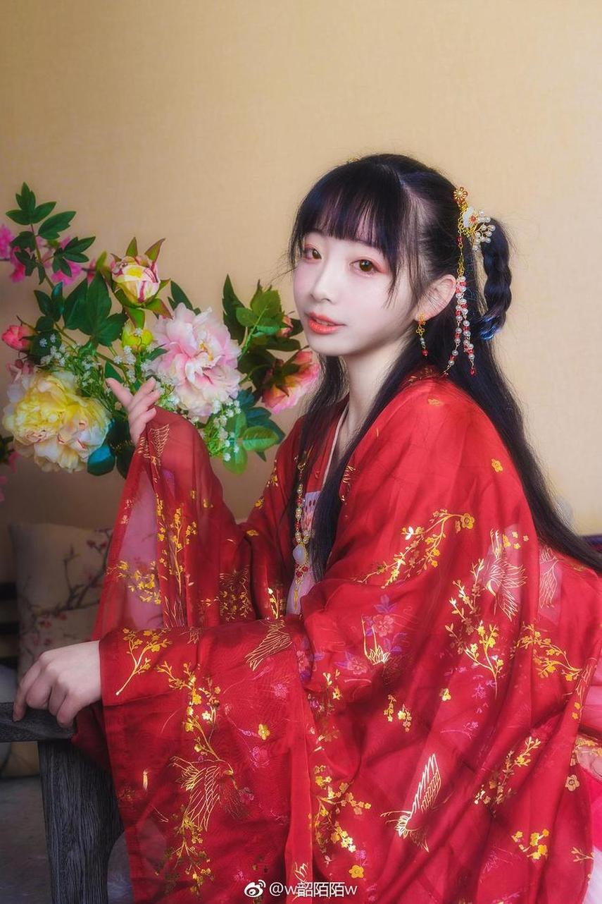 韶陌陌cos作品新图包，尽情感受她的魅力
