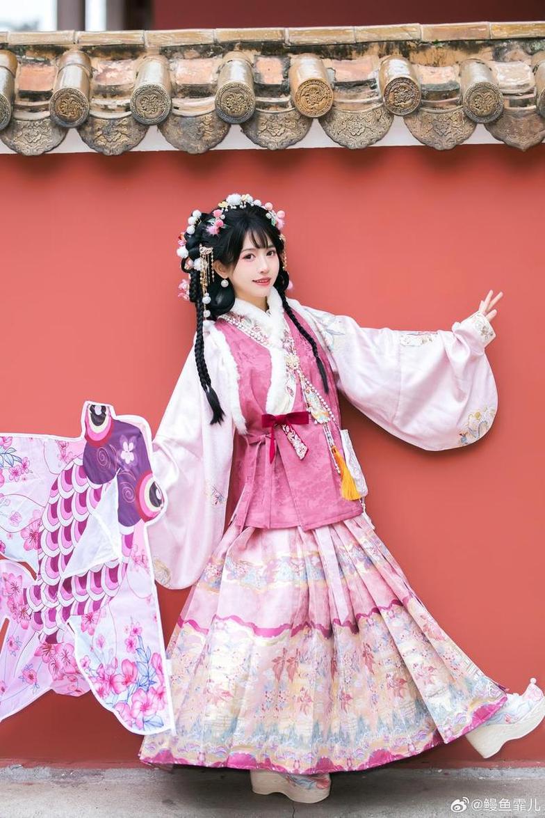 鳗鱼霏儿王昭君凤凰于飞cosplay超神仙，图片曝光