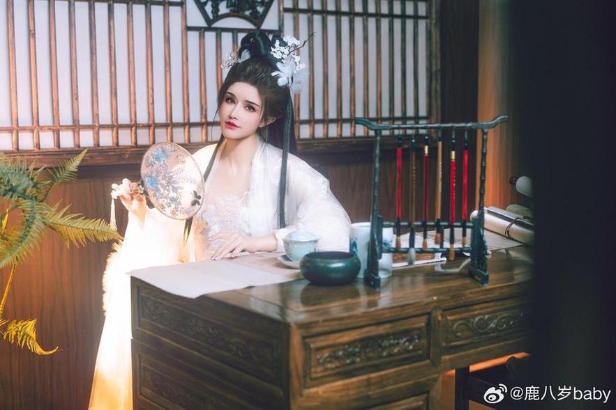 她来自鹿八岁神明的少女，却飞升成为cos作品代表。