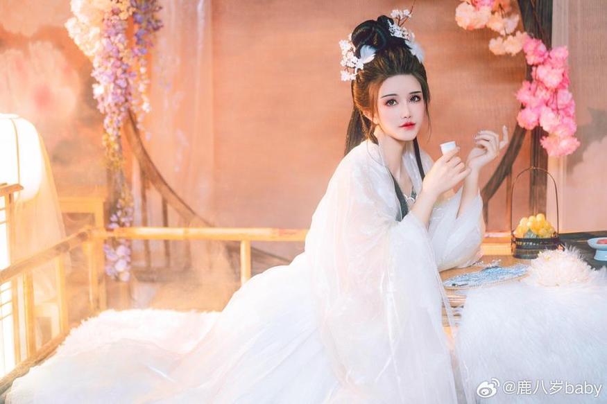 探索鹿八岁花絮，感受角色扮演的细节之美